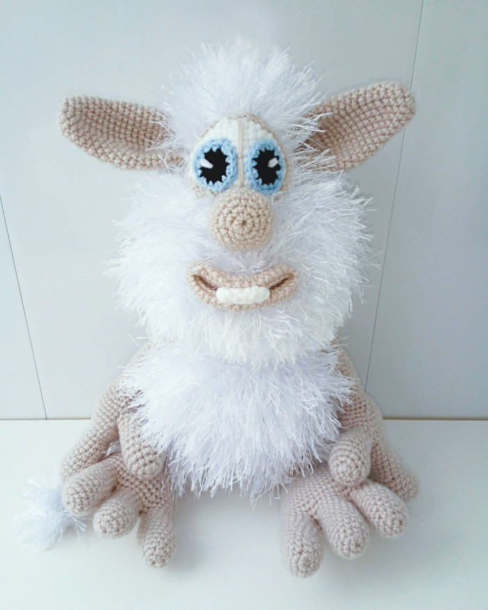 Баба - любимчик многих деток. Пушистый и озорной. Был связан на заказ и уже давно радует своего маленького хозяина