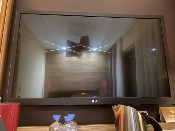 Who can explain why the light from the lamps is so reflected in the TV? - Reflection, , Curiosity, TV set, Question, Dispersion