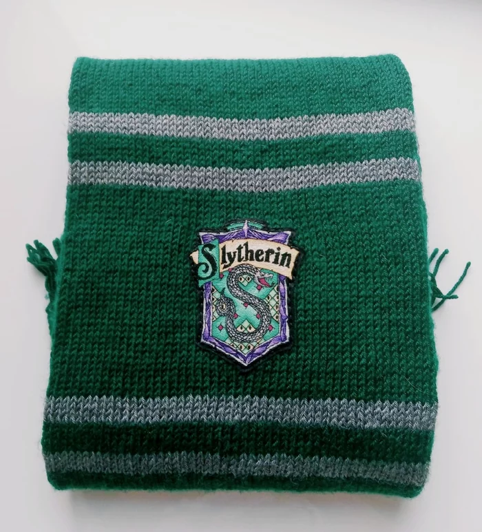 Slytherin House scarf (in 2 versions) - My, Knitting, Scarf, Embroidery, Handmade, Longpost, Needlework without process, Knitting, Cross-stitch, Harry Potter, Slytherin, cat