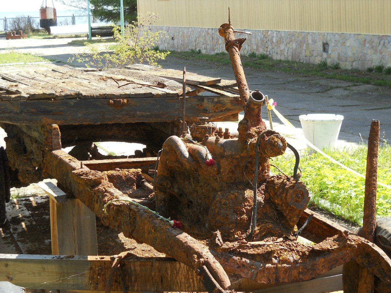 A light bulb in a sunken lorry - My, The Great Patriotic War, Semi-and-a-half, The road of life, Bulb, Leningrad blockade, Photo, The photo