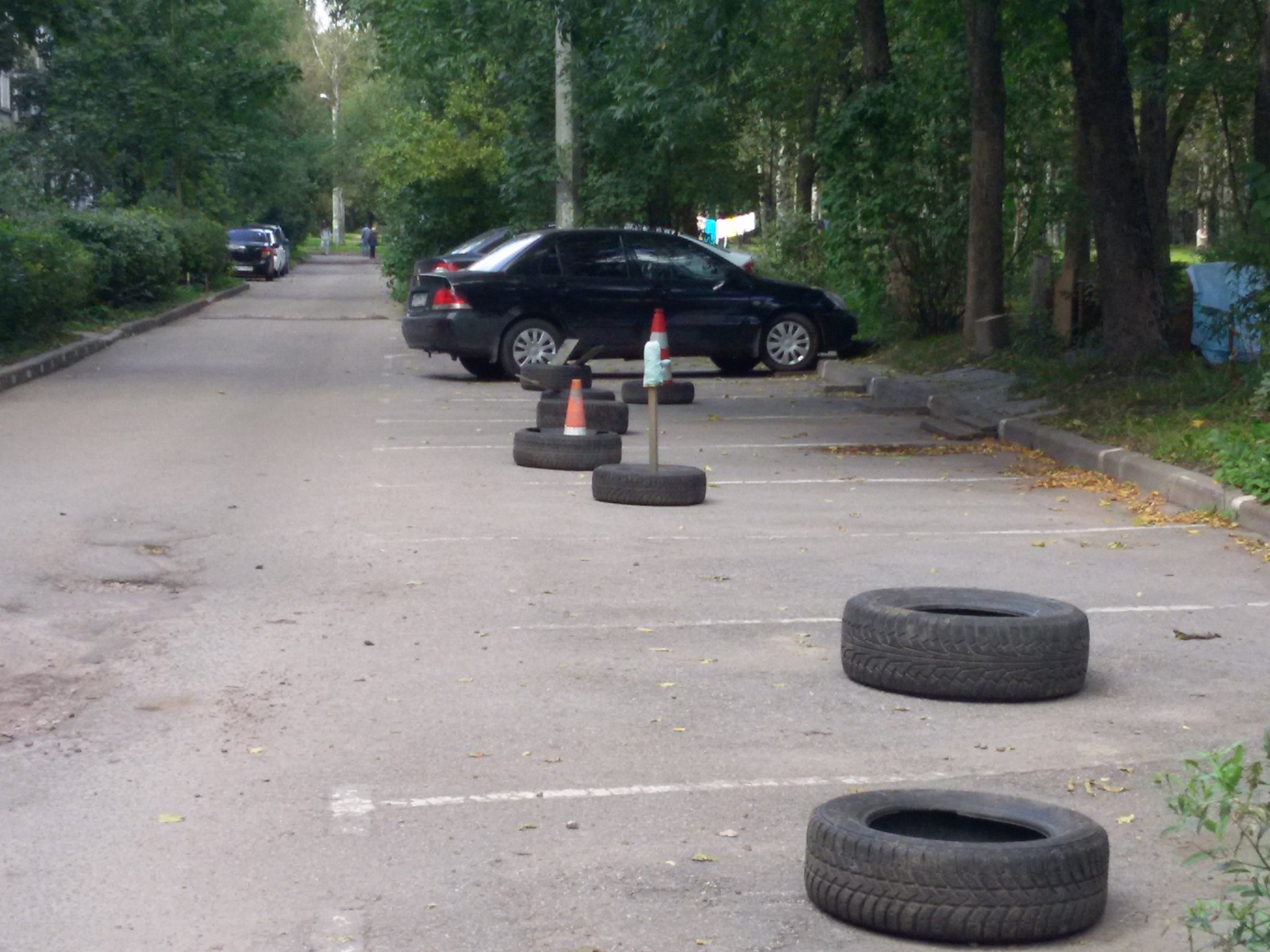 Exhibition of contemporary art in one of the courtyards of St. Petersburg. - Parking, Impudence