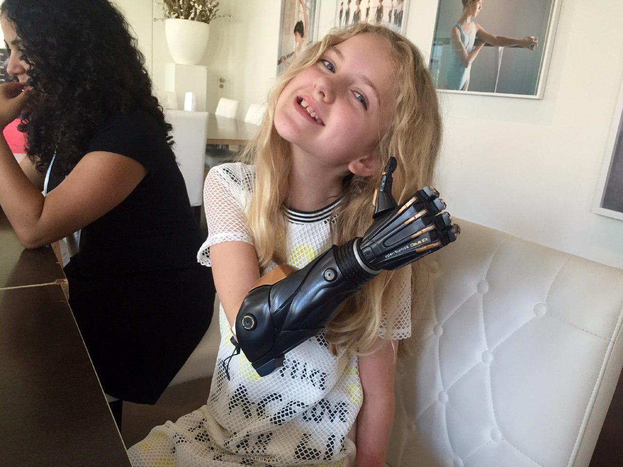 A bit of bionics after dinner - Photo, Girl, Prosthesis, Deus Ex