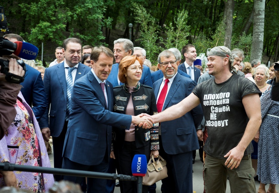 Большая задница - Моё, Воронеж город сад, Бензопила, Скульптура бензопилой, Александр Ивченко, Воронеж, Видео, Длиннопост