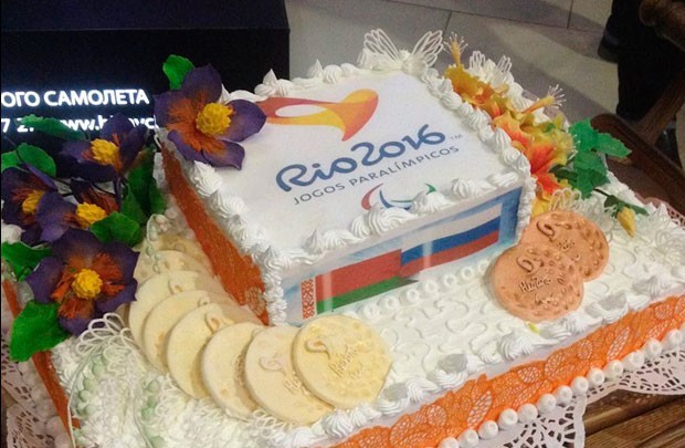 Belarusian Paralympians were greeted at home with a cake with a Russian flag on it - Republic of Belarus, Russia, Paralympics