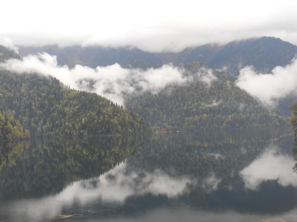 Lake Ritsa. I took pictures early in the morning, at eight o'clock .. Tell me, beauty? :) - My, Lake Ritsa, Abkhazia