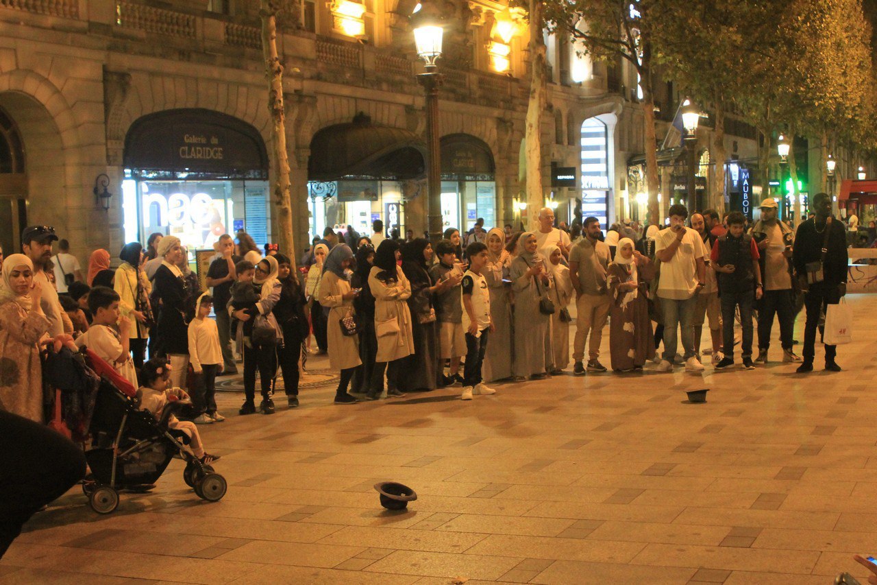 Another Paris or how one of the most beautiful cities in the world actually lives and looks (many bukaf) - Paris, France, Longpost