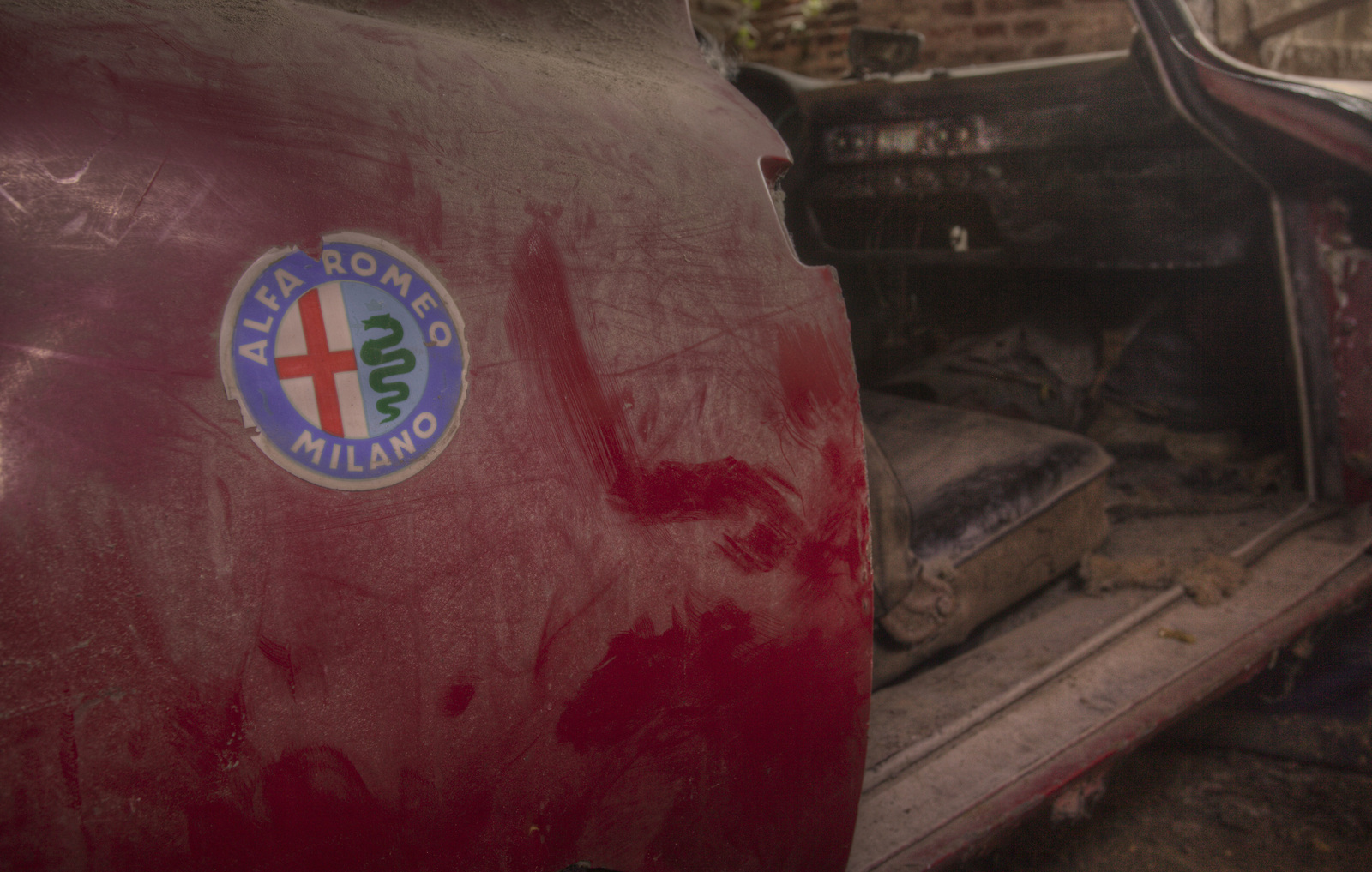 Forgotten Alfa Romeos in an old Belgian castle! - Translation, Alfa romeo, Locks, Find, , Longpost, Video