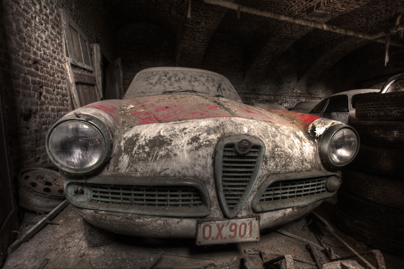 Forgotten Alfa Romeos in an old Belgian castle! - Translation, Alfa romeo, Locks, Find, , Longpost, Video