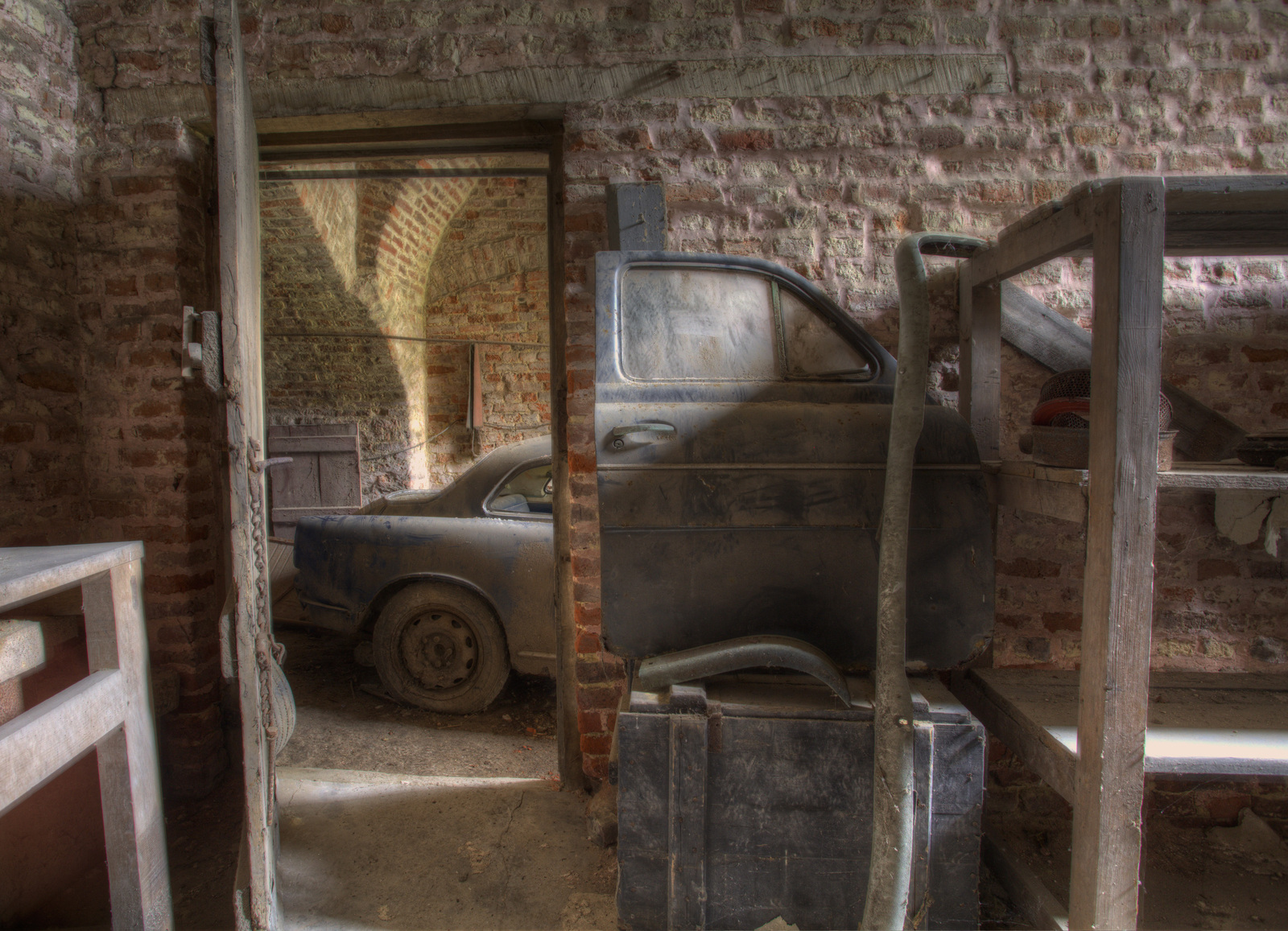 Forgotten Alfa Romeos in an old Belgian castle! - Translation, Alfa romeo, Locks, Find, , Longpost, Video