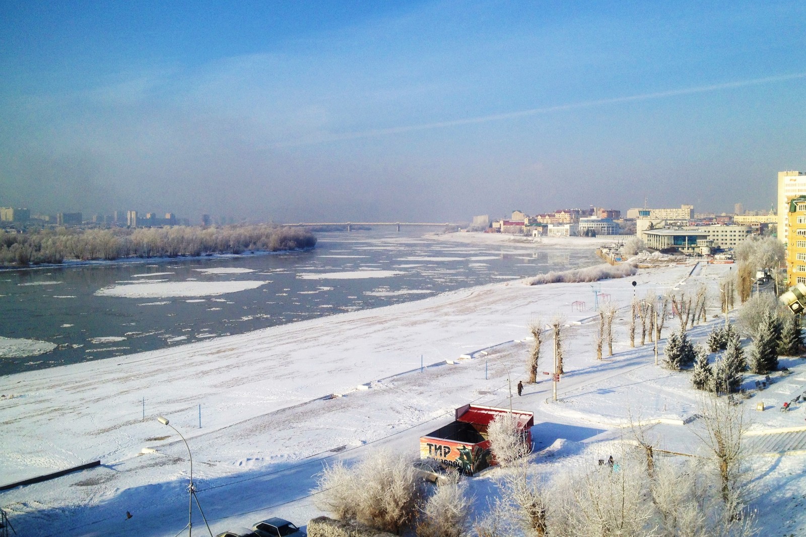 I've been living with this view for 15 years, and I still can't stop looking at it. - My, Omsk, Irtysh, Embankment, View from the balcony, Seasons, Russia, Beach, Snow, Longpost