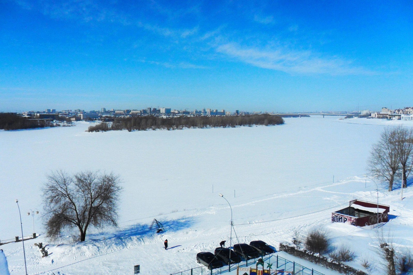 I've been living with this view for 15 years, and I still can't stop looking at it. - My, Omsk, Irtysh, Embankment, View from the balcony, Seasons, Russia, Beach, Snow, Longpost