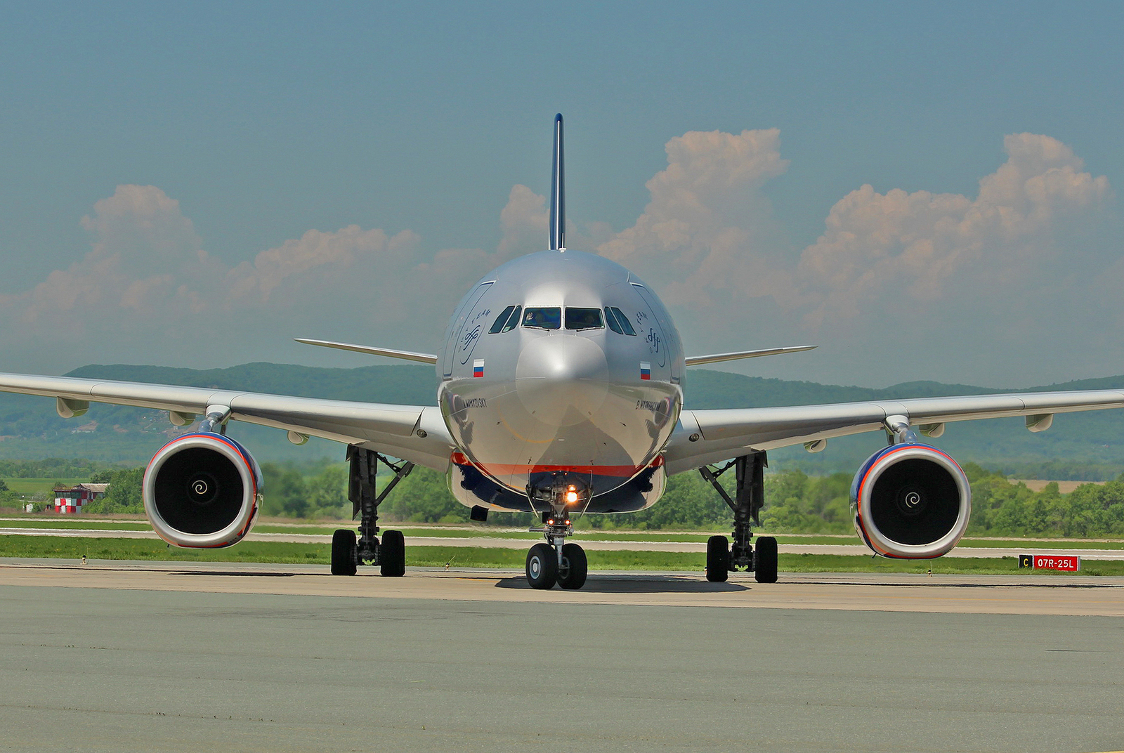 I will wave to them - My, Vladivostok, Aviation, The photo, Spotting, Longpost