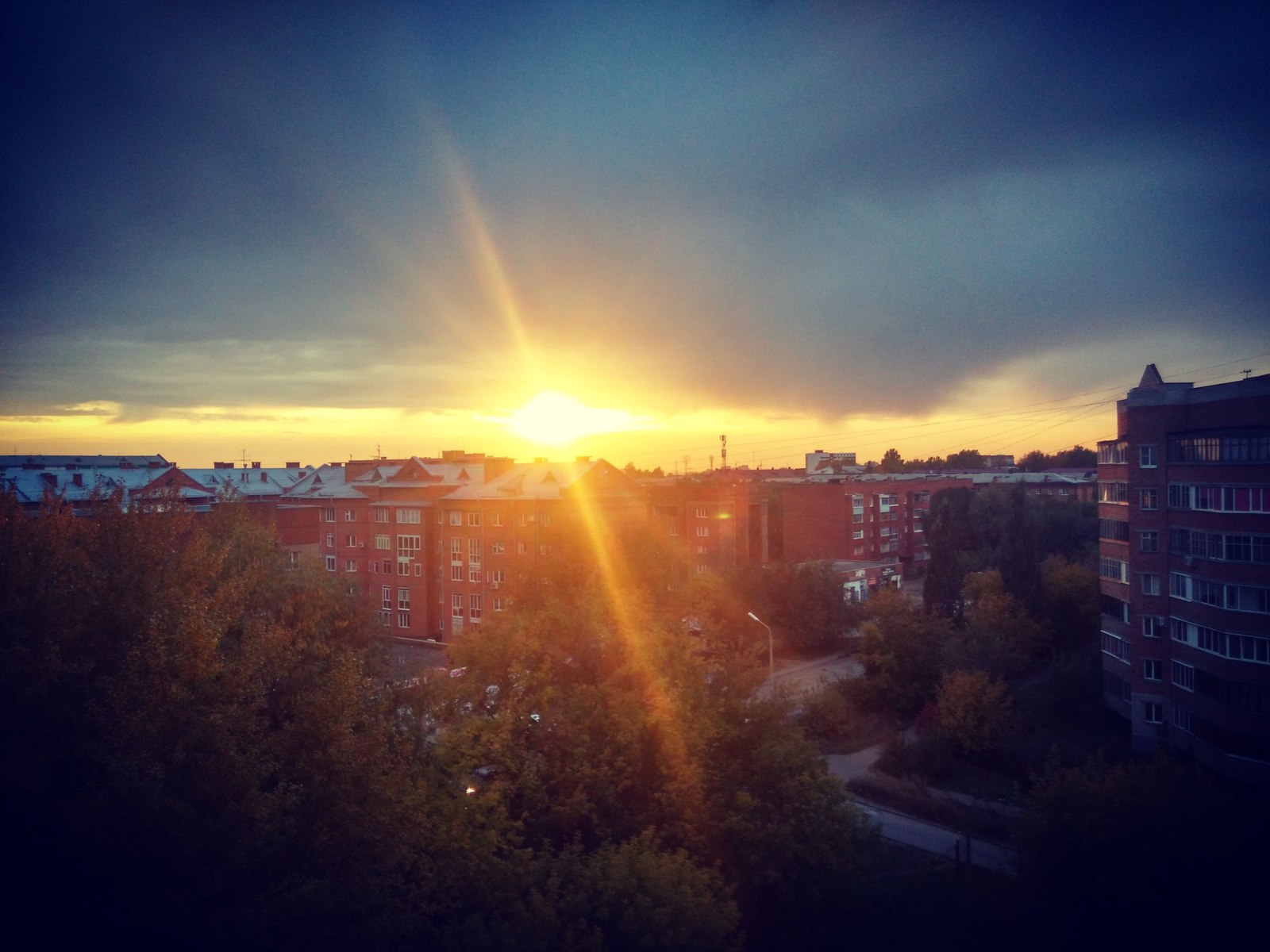 Evening sunset - My, Omsk, Sunset, Evening, The sun, My, Photo, View from the window, Oil workers