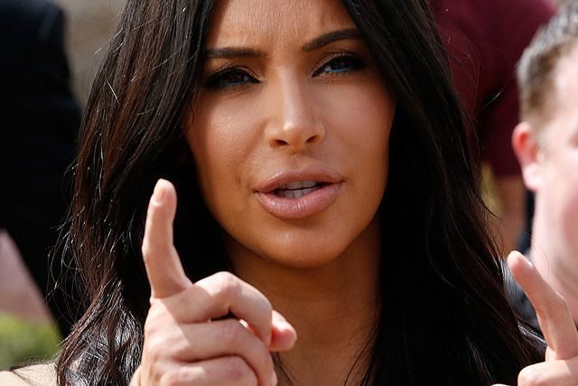 Kim Kardashian robbed at Paris hotel - Kim Kardashian, Robbery, Longpost