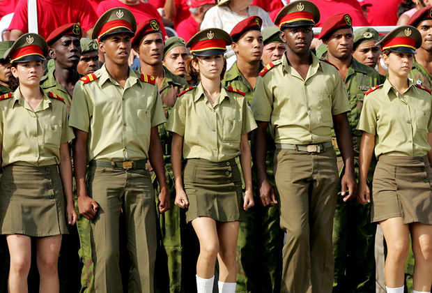 Как выглядит женская военная форма в разных странах