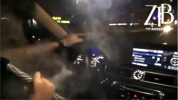 Show-off in Kazakhstan: Mercedes driver smoked a hookah while driving a car - Hookah, Show off, The driver