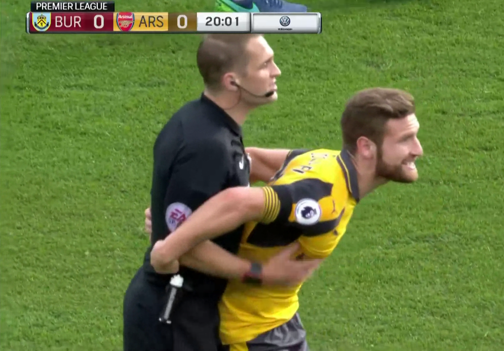 When the referee drowns for your opponent - Football, Arsenal, Hugs, English Premier League