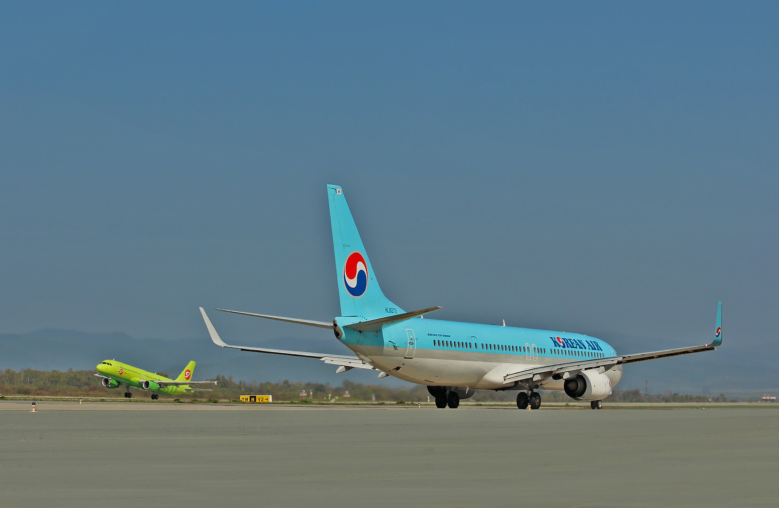 Autumn airspotting of Vladivostok International Airport - My, Aviation, The photo, Vladivostok, Spotting, Longpost