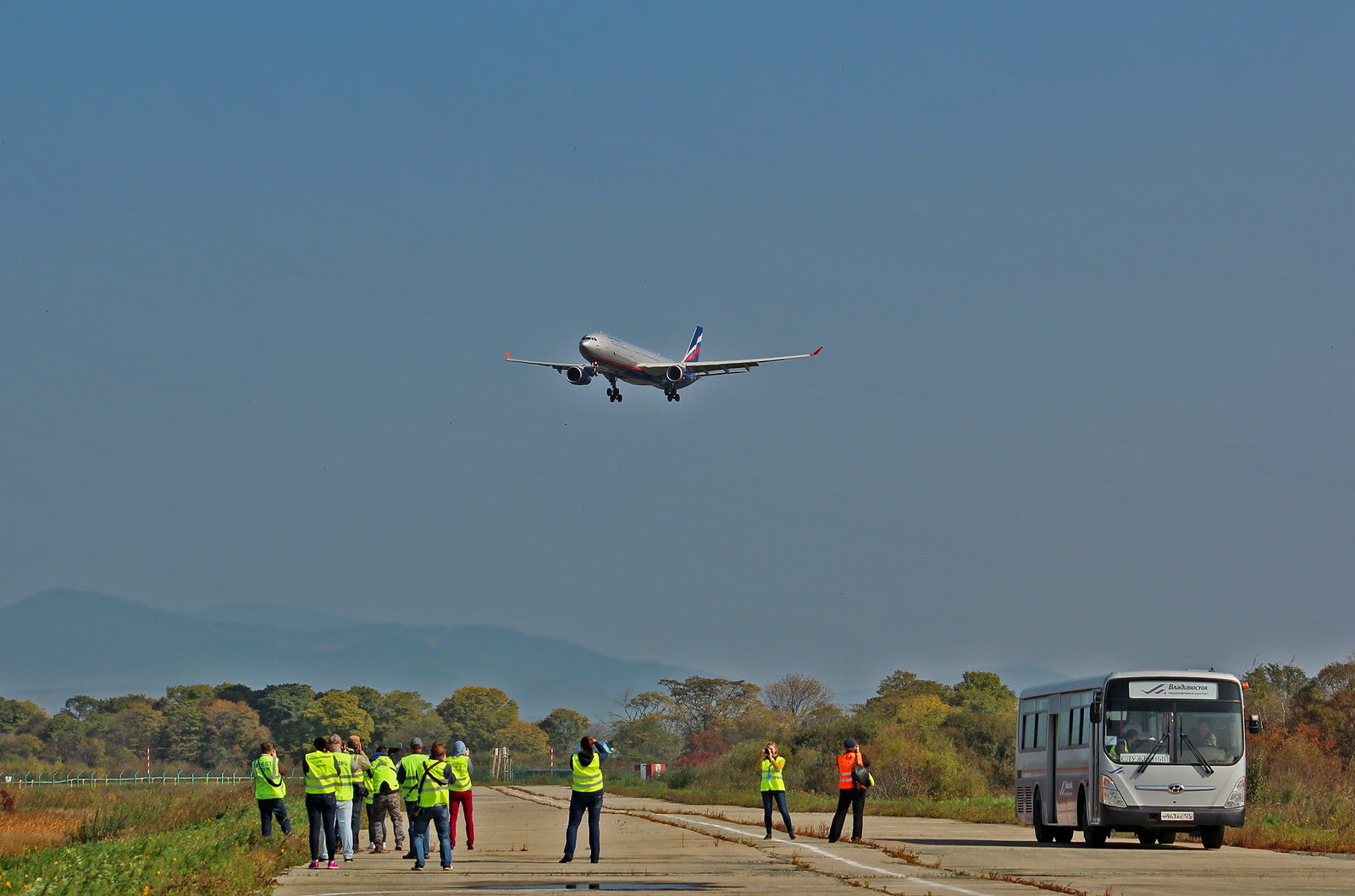 Autumn airspotting of Vladivostok International Airport - My, Aviation, The photo, Vladivostok, Spotting, Longpost