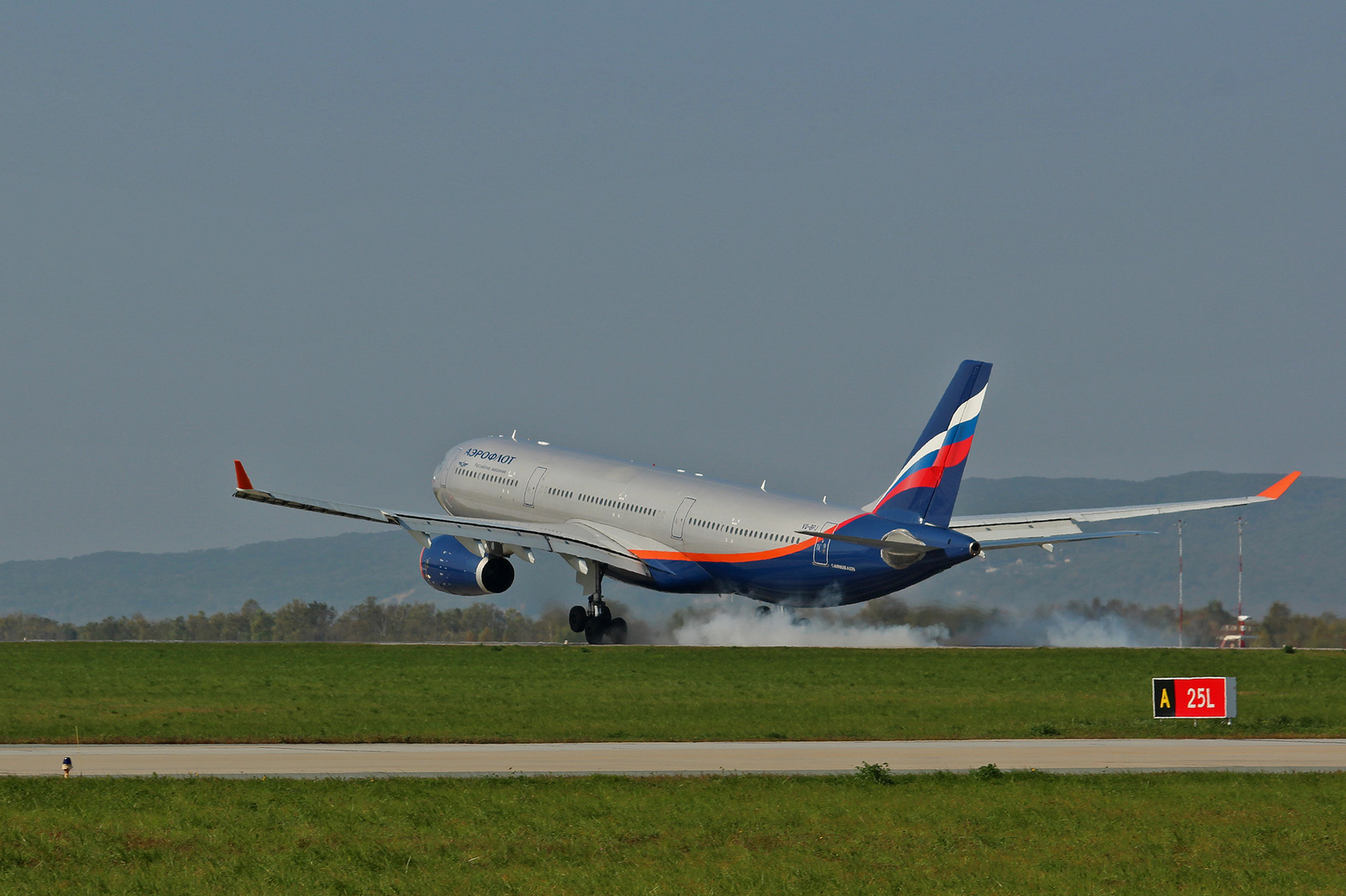 Autumn airspotting of Vladivostok International Airport - My, Aviation, The photo, Vladivostok, Spotting, Longpost