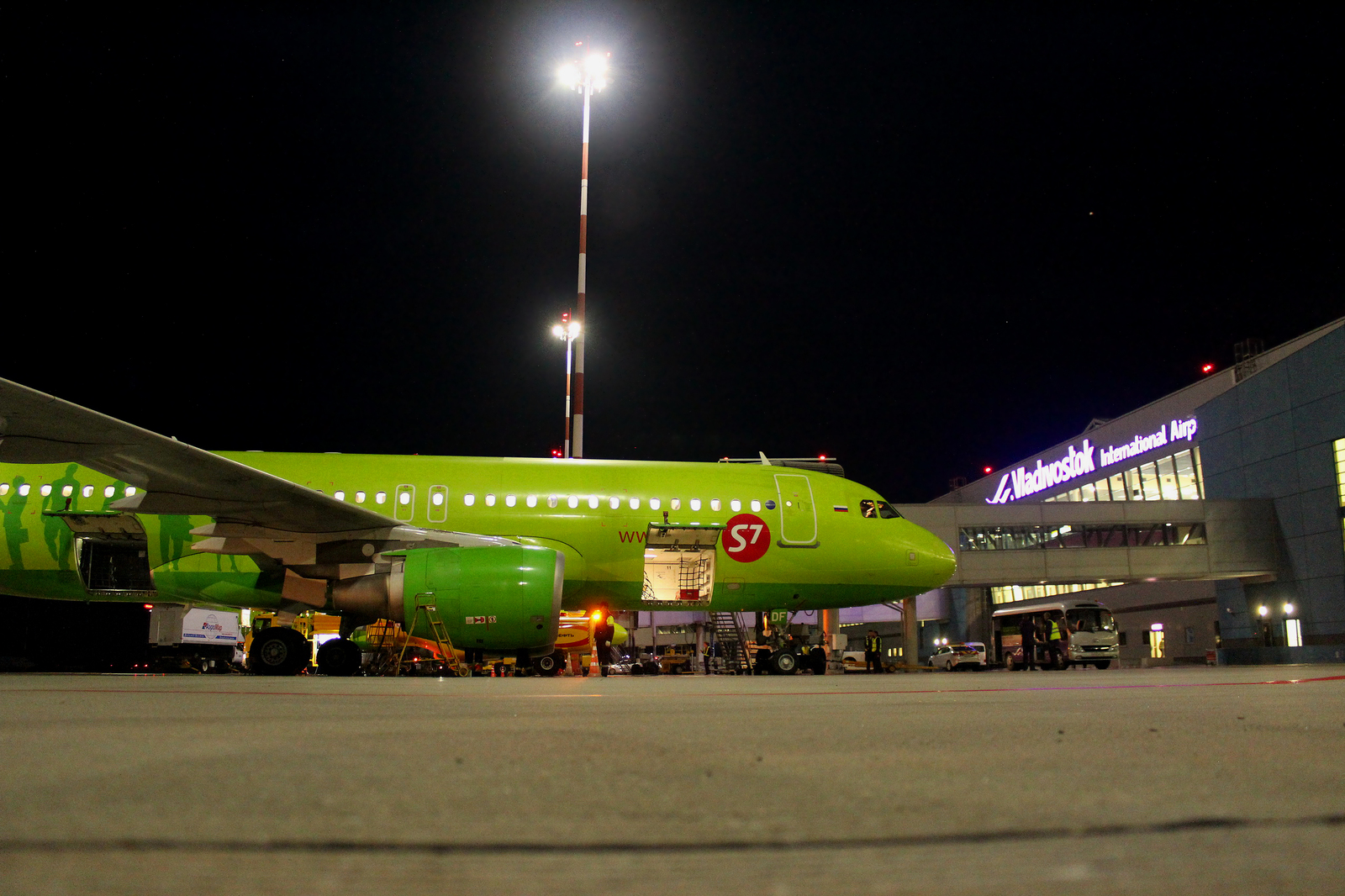 Autumn airspotting of Vladivostok International Airport - My, Aviation, The photo, Vladivostok, Spotting, Longpost