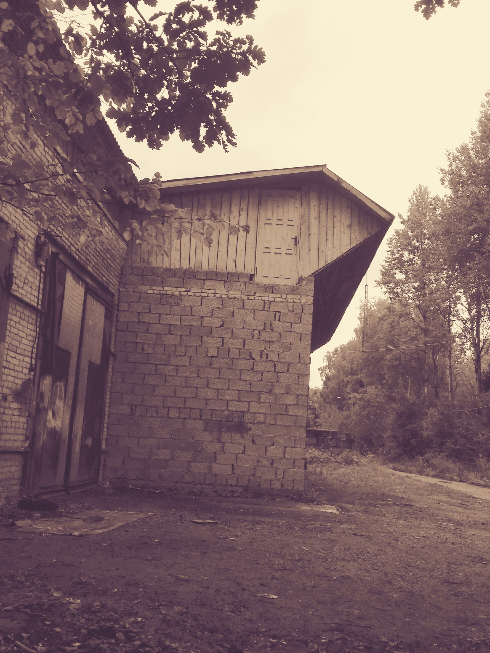 Some kind of building on the territory of the children's camp - My, Balcony, Door, Camp, Frame, Building, Longpost