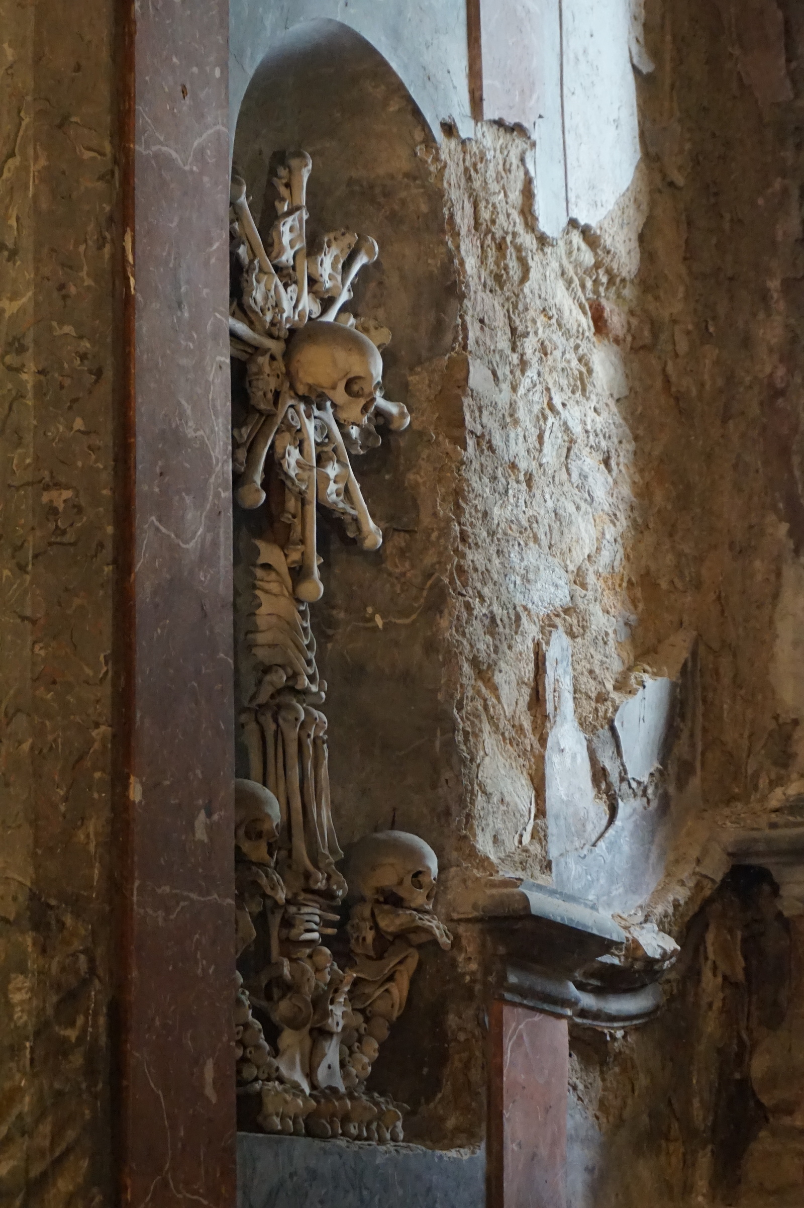 Ossuary. Kutna Hora - My, Czech, Ossuary, Scull, , Kutna Hora, Longpost