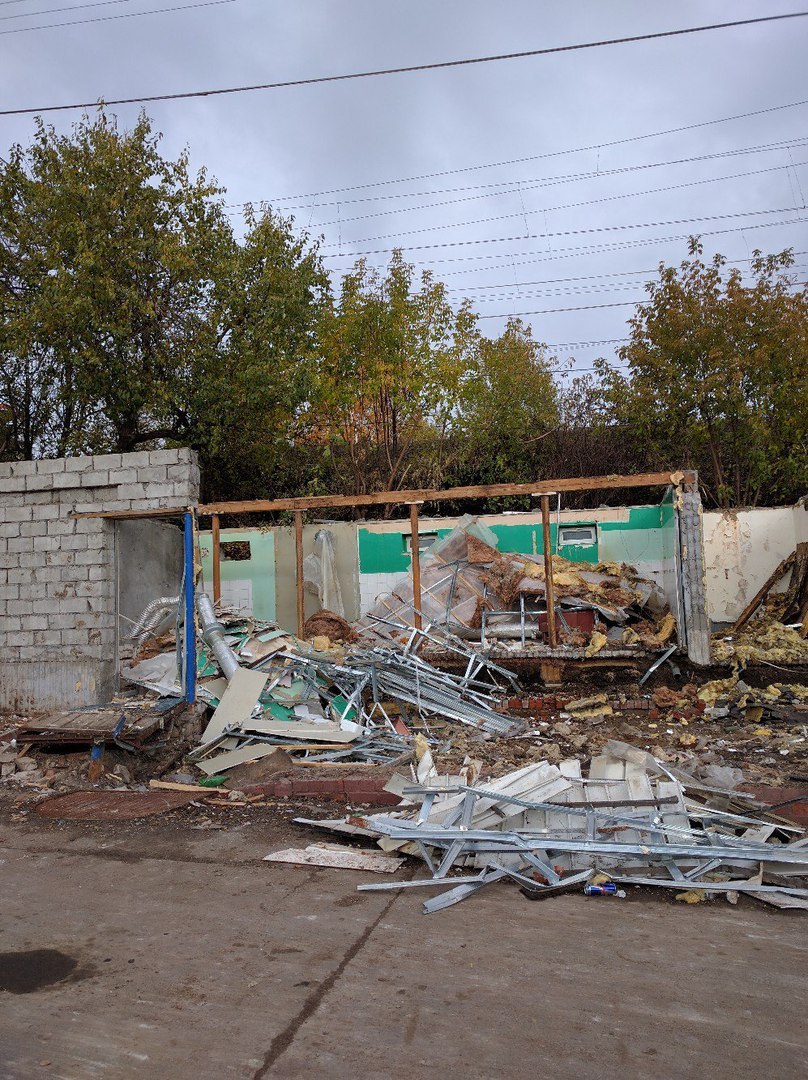 Resistant and indestructible green operator kiosk. - Kiosk, Demolition, Not mine, Longpost