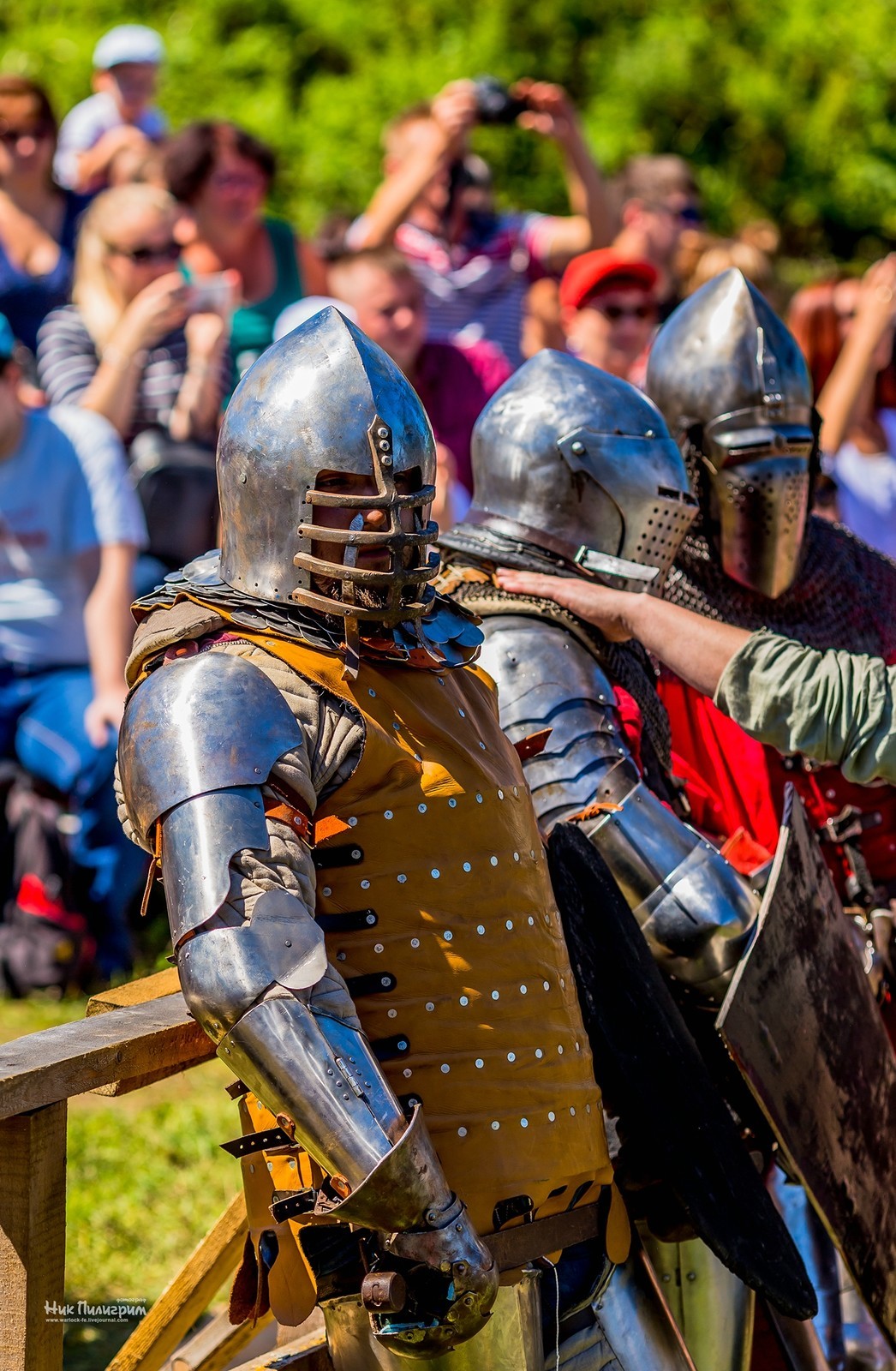 Knight tournament. Рыцарский турнир. Турнир рыцарей. Турнирный рыцарь. Спорт рыцарские турниры в доспехах.