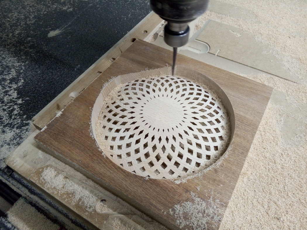 Decorative plate on a CNC machine - My, CNC, , Milling, Woodworking, Video, Longpost