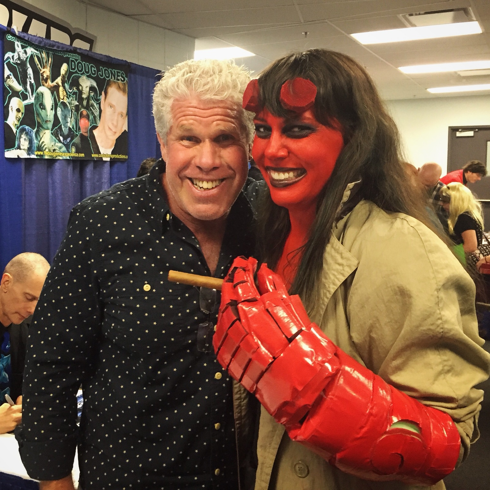 Hellboy cosplayer and Ron Perlman - the performer of this role in the film - Cosplay, Photo, Hellboy