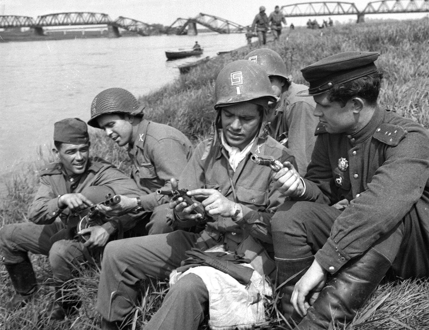 My colorization Soviet and American soldiers on the banks of the Elbe River in Torgau - My, Colorization, Meeting on the Elbe, Photoshop, The Second World War, Allies