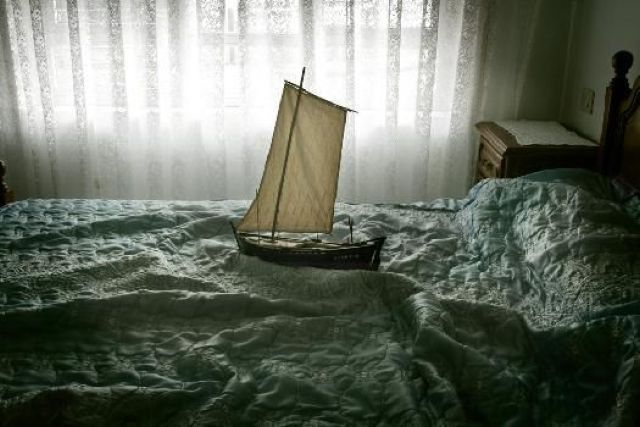 On the waves - Ship, Bed