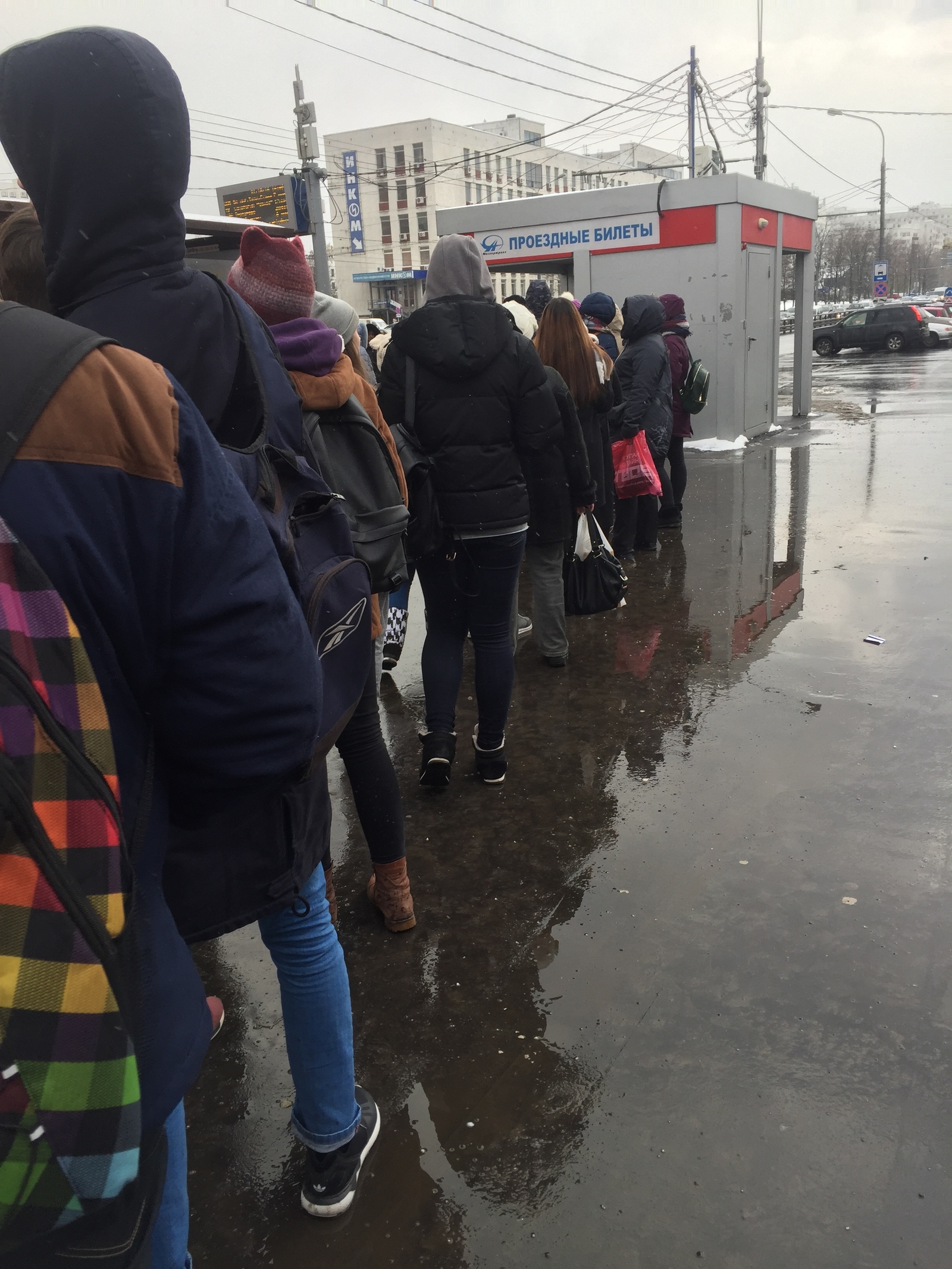 In the meantime, tents are being removed in Moscow where you can replenish your travel card, thanks to the state - My, Travel card, Queue, Moscow