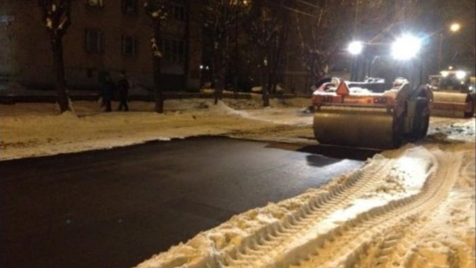 It seems that asphalt can still be laid in winter. - My, Asphalt, Winter, Road, Asphalt laying