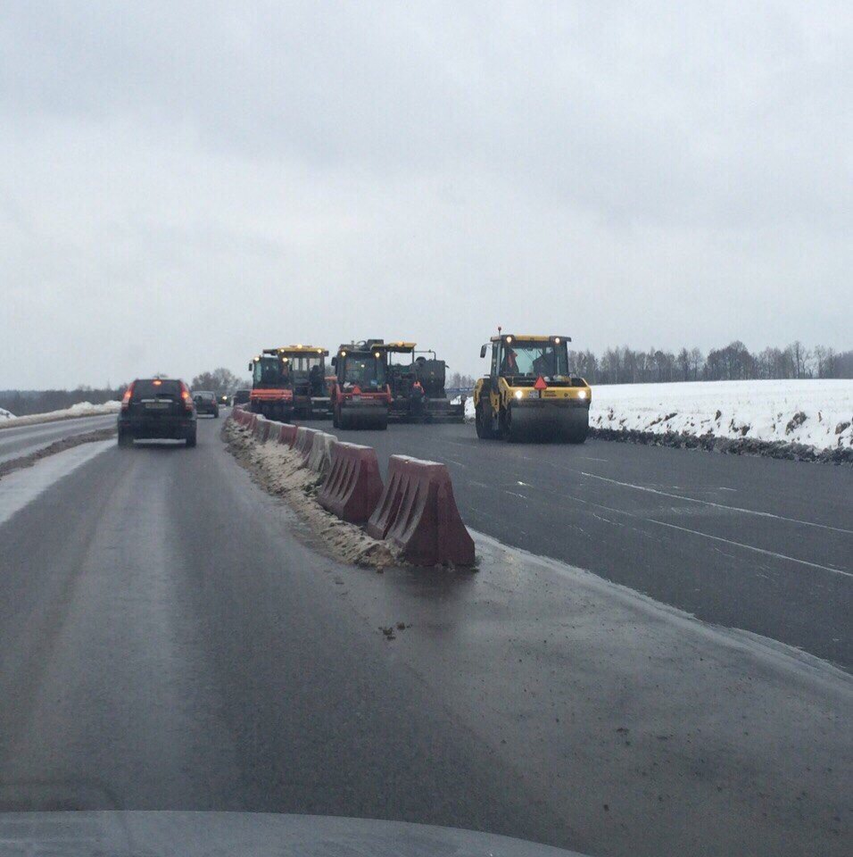 Now in Kaluga there is a relay race for laying asphalt in the snow. - Kaluga, Asphalt laying, Snow, Russian roads, County