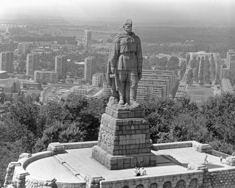 On November 5, 1957 (59 years ago), a monument to Soviet soldiers-liberators, the famous Alyosha, was unveiled in Bulgaria. - Bulgaria, Monument