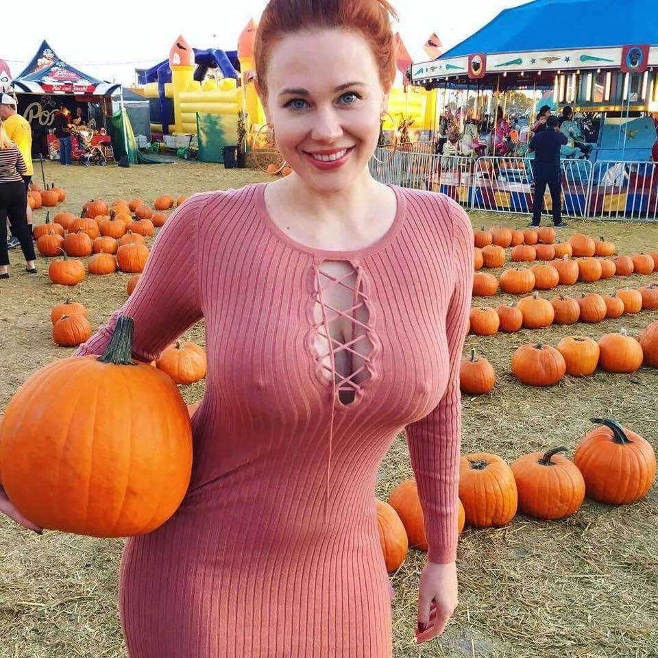 Morning task: how many pumpkins are in the photo? - NSFW, Photo, Pumpkin, Task, Girls