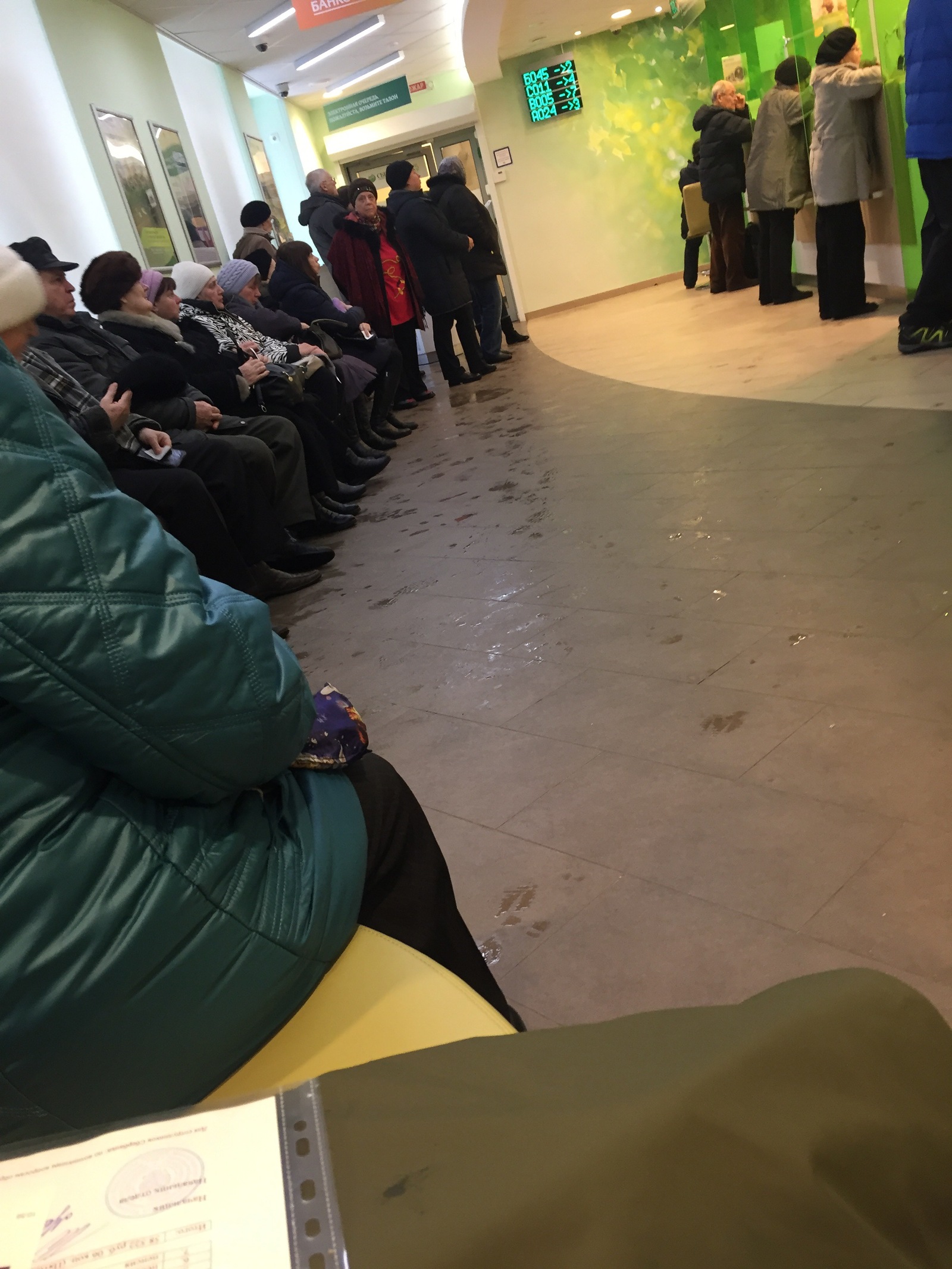 Why don't they like Sberbank?! - Sberbank, Queue, Retirees