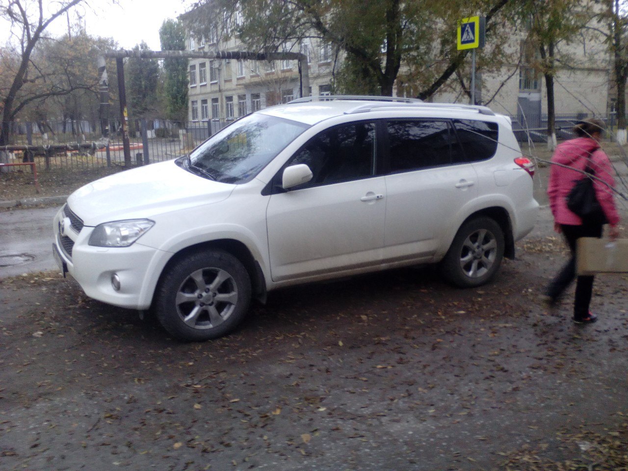 Peekaboo. - Car, Неправильная парковка