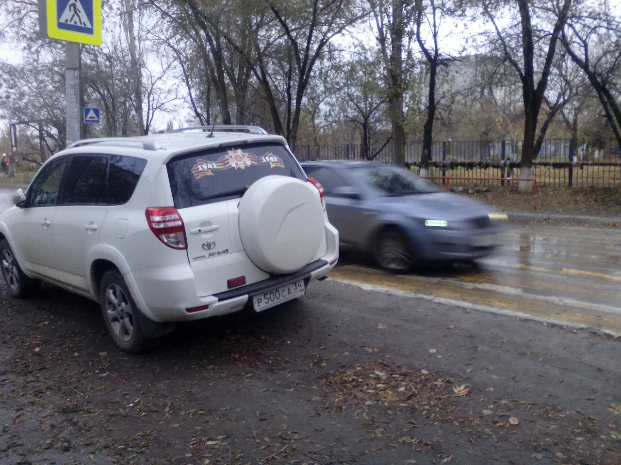 Peekaboo. - Car, Неправильная парковка