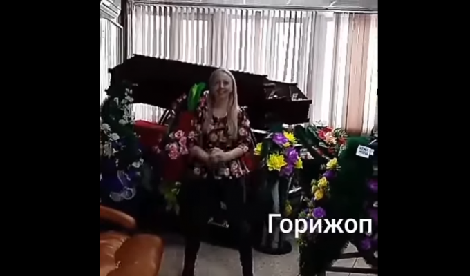 In the Irkutsk region, the deputy made a video of how she does fitness against the backdrop of coffins and monuments - Video, Funeral services, Monument, Fitness, Irkutsk region, Shelekhov, Deputies