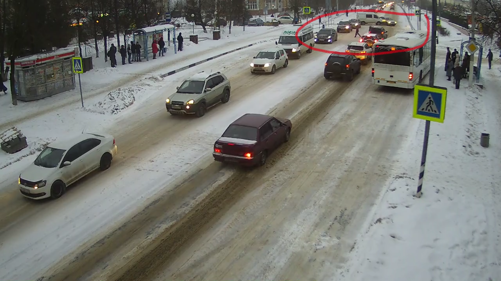 Today in my city there was a common accident that paralyzed one of the main streets. - , Woman driving, Road accident, Longpost