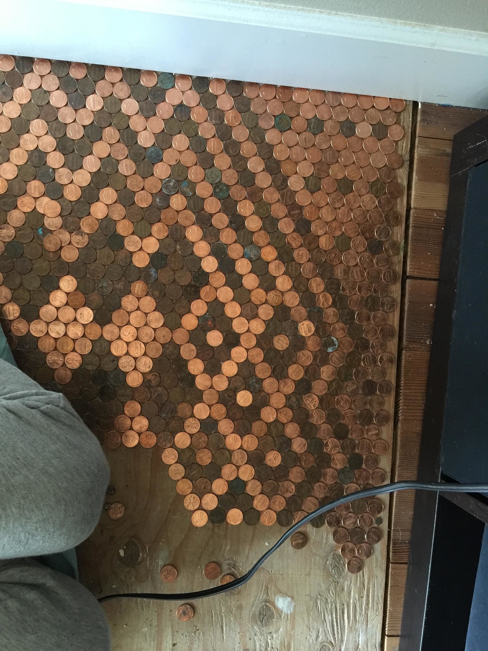 A woman made an amazing floor of 15,000 coins - Images, Longpost, Coin, , Imgur, Floor