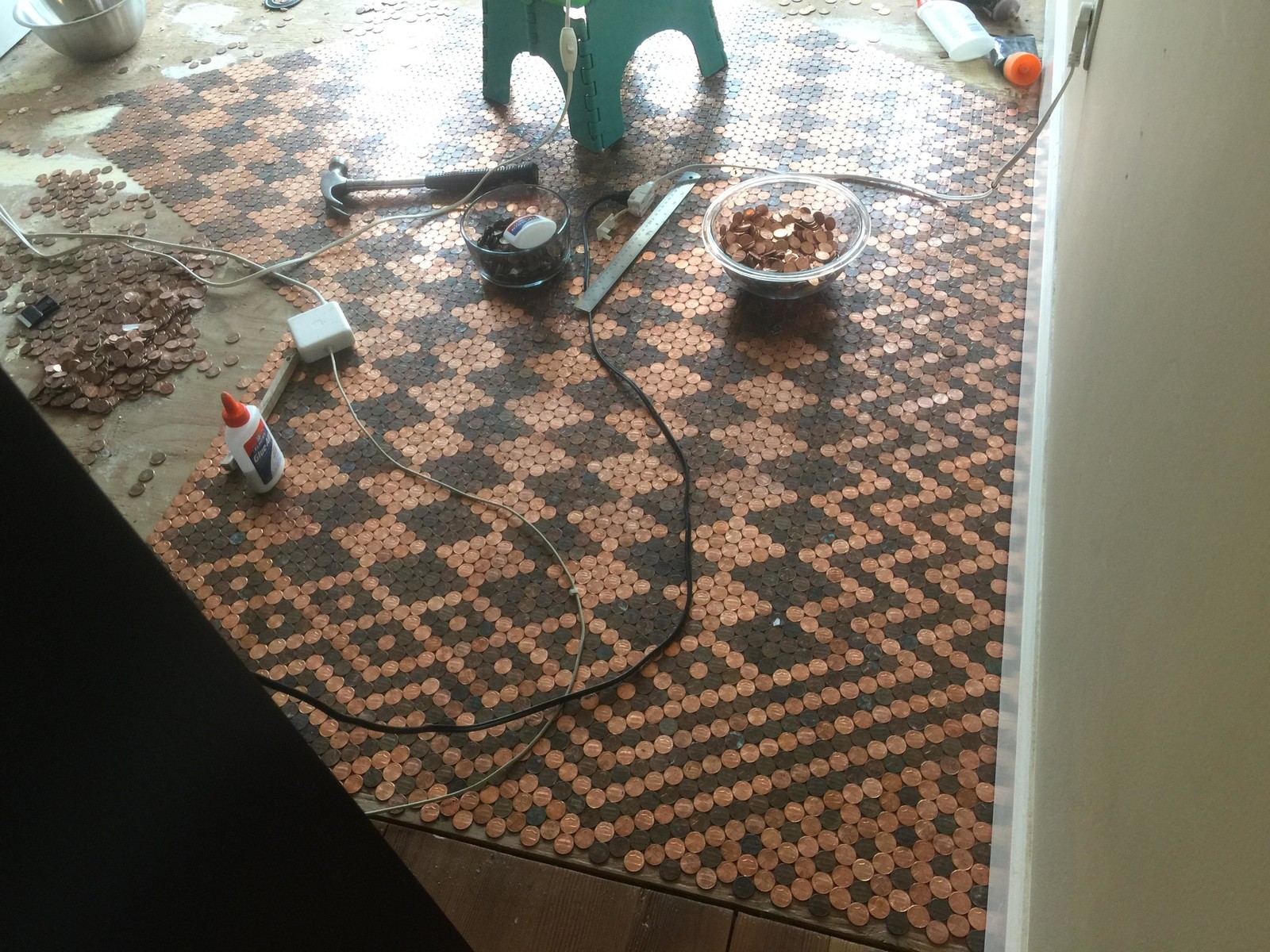 A woman made an amazing floor of 15,000 coins - Images, Longpost, Coin, , Imgur, Floor