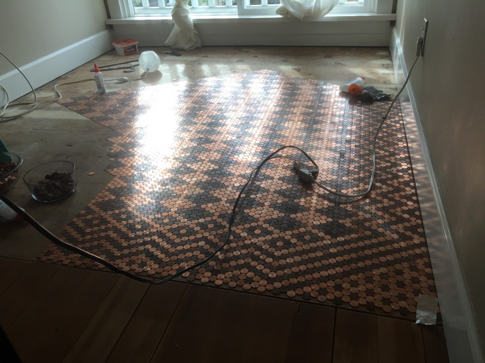 A woman made an amazing floor of 15,000 coins - Images, Longpost, Coin, , Imgur, Floor