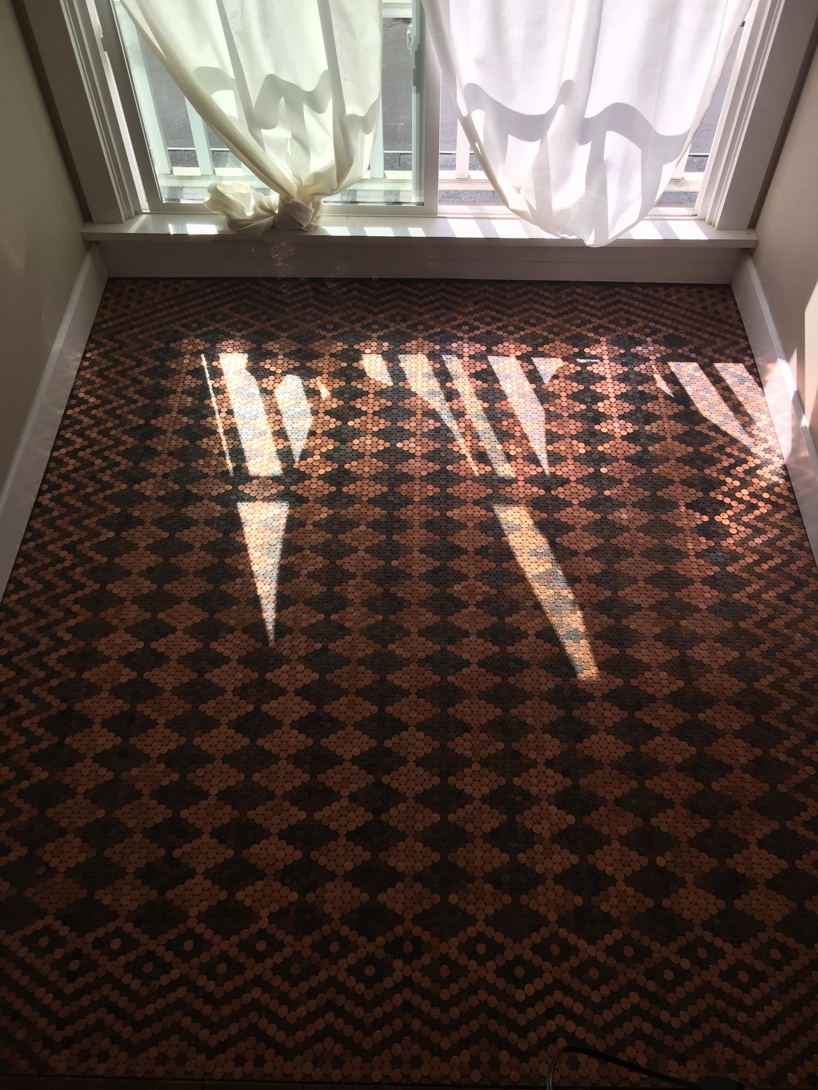 A woman made an amazing floor of 15,000 coins - Images, Longpost, Coin, , Imgur, Floor