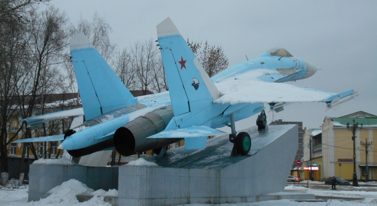 Fighter Su-27 on Lenin Square in Noginsk near Moscow - My, Noginsk, Photo, Moscow region, Airplane, Su-27, Monument, Fighter, Longpost