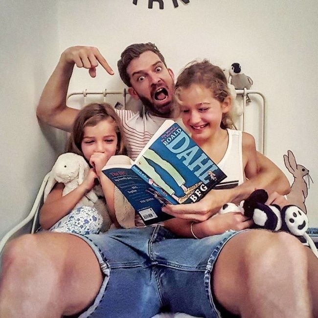 The father of 4 daughters conquered social networks with his truthful photos - Children, Father, Humor, Family, Photo, The photo, , Longpost