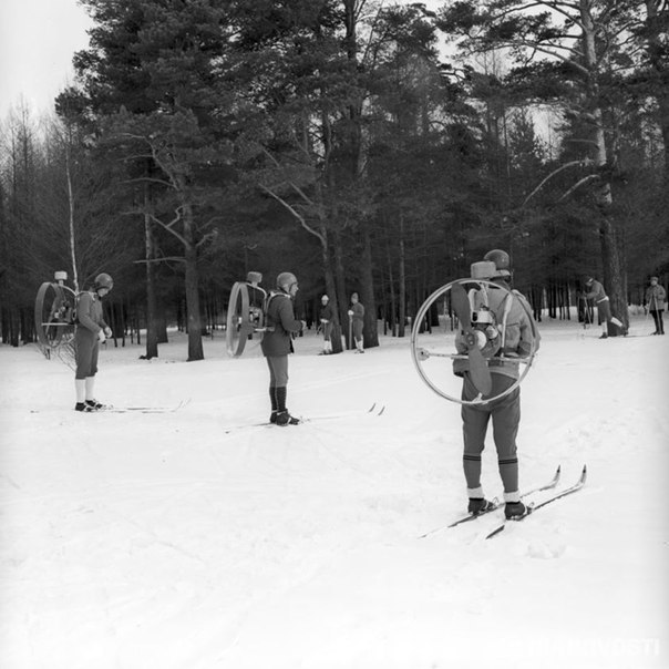 Skiers with knapsack air engines. - the USSR, Skiers, 